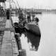 Немецкие моряки осматривают затопленную советскую подводную лодку С-1 у причала Лиепаи Фото