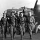 Американские летчицы WASP на фоне самолета B-17 Фото