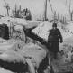 Оберфельдфебель вермахта идет по траншее под Ленинградом Фото