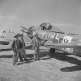 Американские пилоты у самолета люфтваффе Фокке-Вульф Fw.190A-4 на аэродроме Эль-Аоуина Фото