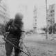 Советский сапер с миноискателем ВИМ-203 на площади Теразие в Белграде Фото