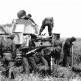 Погрузка снарядов на танк Pz. Kpfw. IV Ausf. H во время боев на Курской дуге Фото