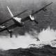 Британский истребитель-бомбардировщик «Москито» атакует немецкую подводную лодку Фото