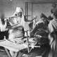 Медсестры советского подвижного госпиталя в Германии накладывают гипс на ноги бойцу РККА Фото