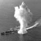 Японский эсминец «Вакатакэ» под атакой американских палубных самолетов Фото
