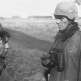 Немецкий обер-лейтенант допрашивает пленного советского лейтенанта Фото