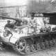 Захваченный в Сталинграде немецкий танк Pz.Kpfw. IV и советские солдаты Фото