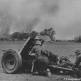 Расчет немецких артиллеристов ведет огонь из 37-мм противотанковой пушки PaK 35/36 Фото