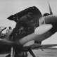 Венгерские техники обслуживают истребитель Мессершмитт Bf. 109G-6 на аэродроме Веспрем Фото