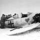 Советские военнослужащие осматривают немецкий самолет Фокке-Вульф Fw 190, сбитый под Ленинградом Фото