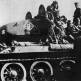 Танкисты 44-й гвардейской танковой бригады на отдыхе у Т-34-85 в Берлине Фото